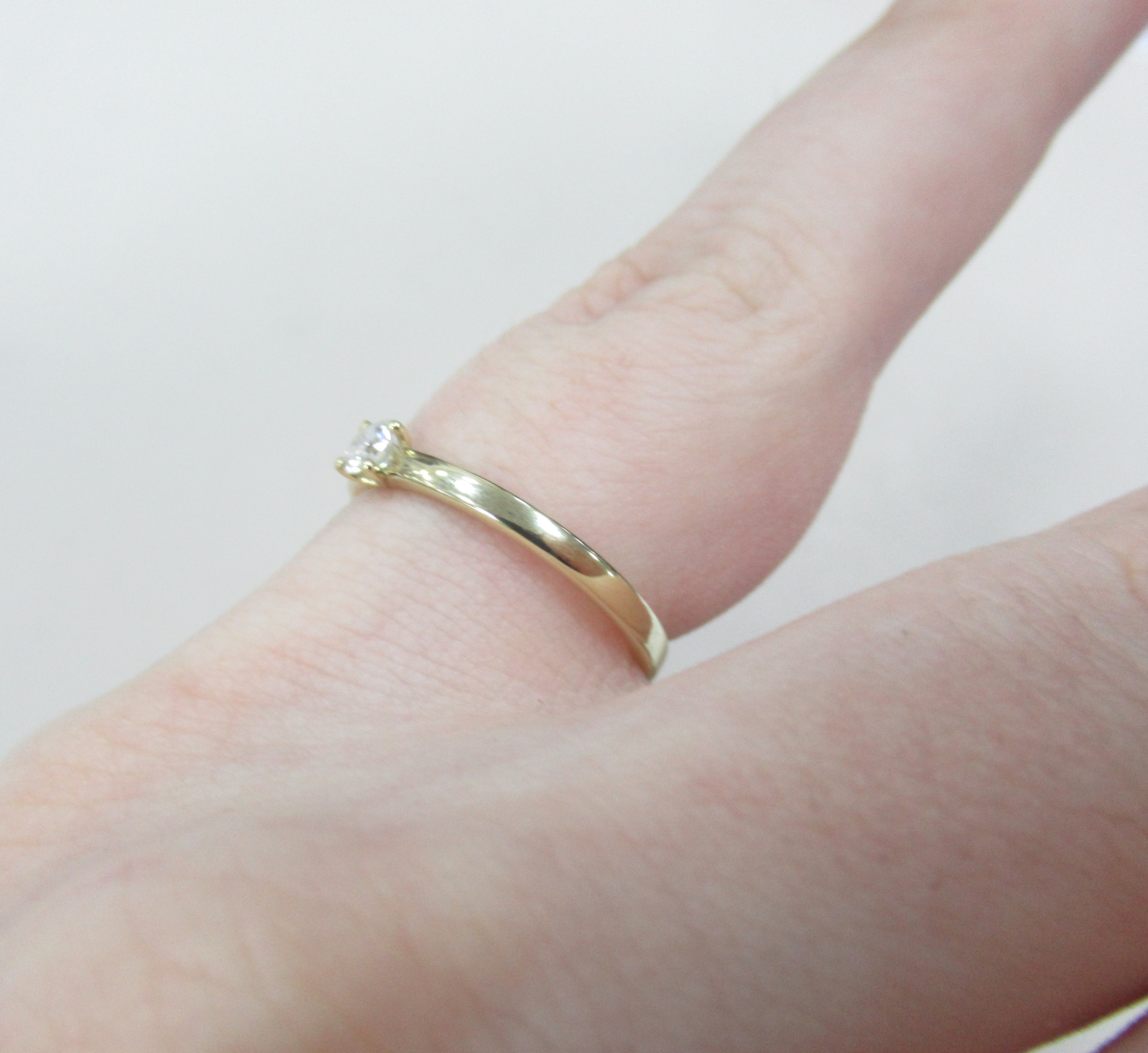 Кольцо из желтого золота с бриллиантом